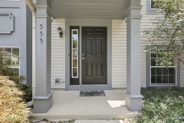 555 Hunters Trail, Greenwood, IN 46142