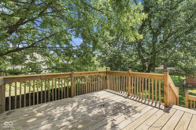 555 Hunters Trail, Greenwood, IN 46142