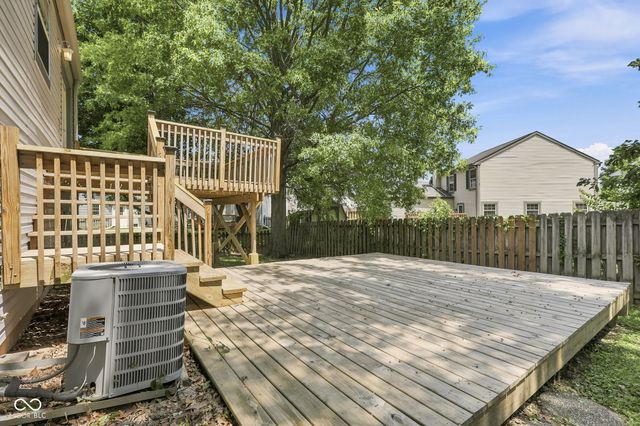 555 Hunters Trail, Greenwood, IN 46142