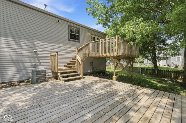 555 Hunters Trail, Greenwood, IN 46142