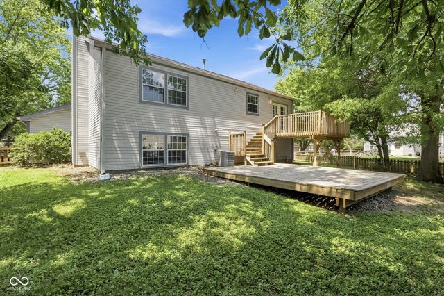 555 Hunters Trail, Greenwood, IN 46142