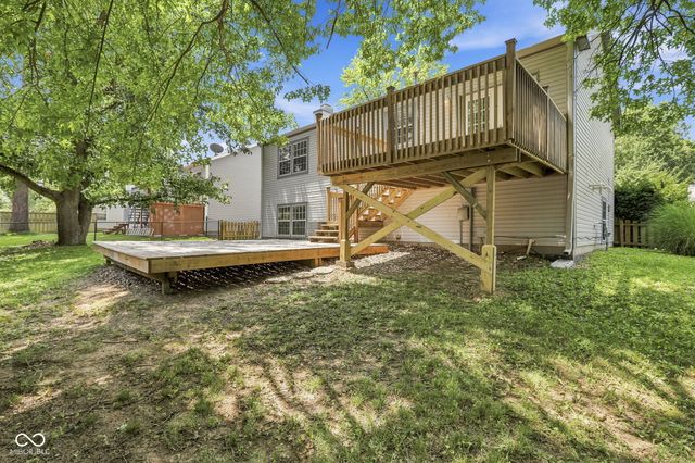 555 Hunters Trail, Greenwood, IN 46142
