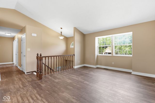 555 Hunters Trail, Greenwood, IN 46142