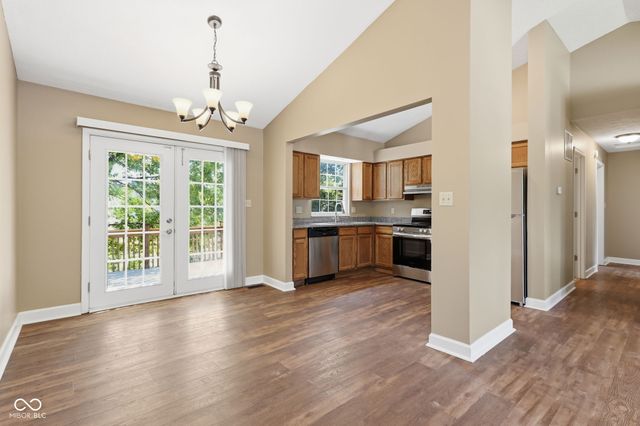 555 Hunters Trail, Greenwood, IN 46142