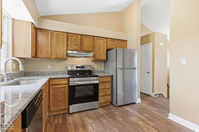 555 Hunters Trail, Greenwood, IN 46142