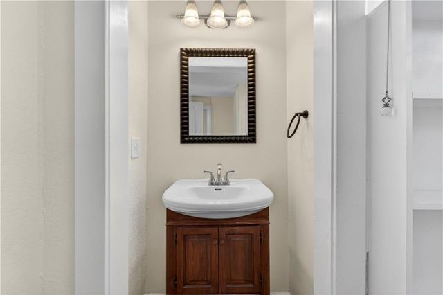 411 N Lawndale Avenue, Kansas City, MO 64123