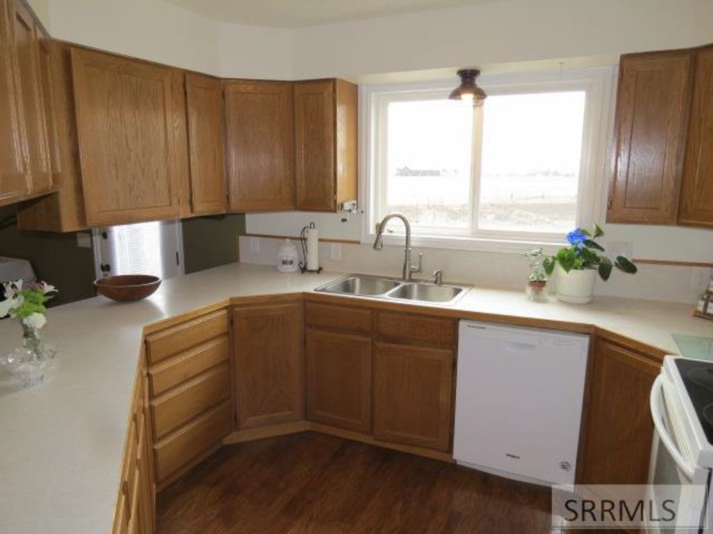 Image 12 of property listing at 757 E 1200 N, Shelley, ID 83274