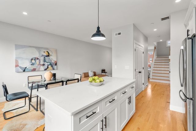 123-125 Centre St TH4, Boston, MA 02124