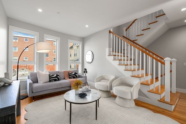 123-125 Centre St TH4, Boston, MA 02124