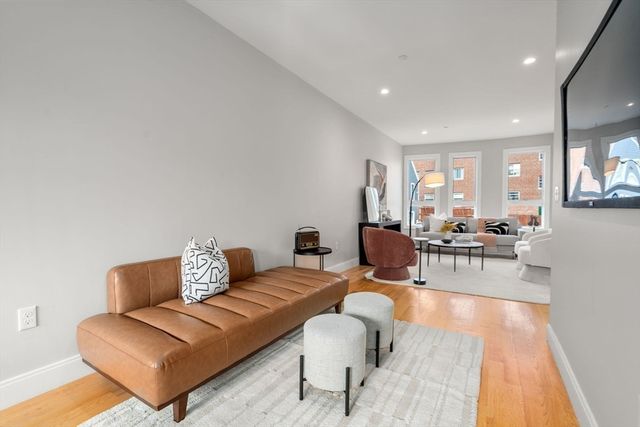 123-125 Centre St TH4, Boston, MA 02124