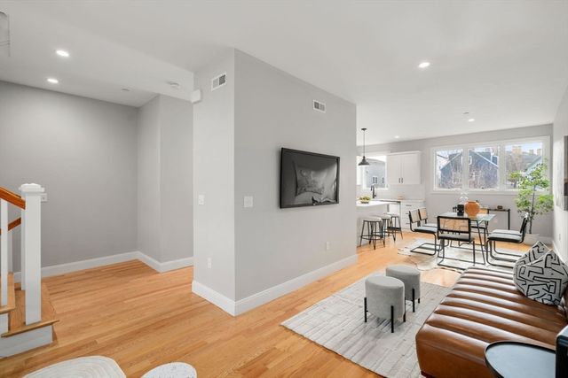 123-125 Centre St TH4, Boston, MA 02124