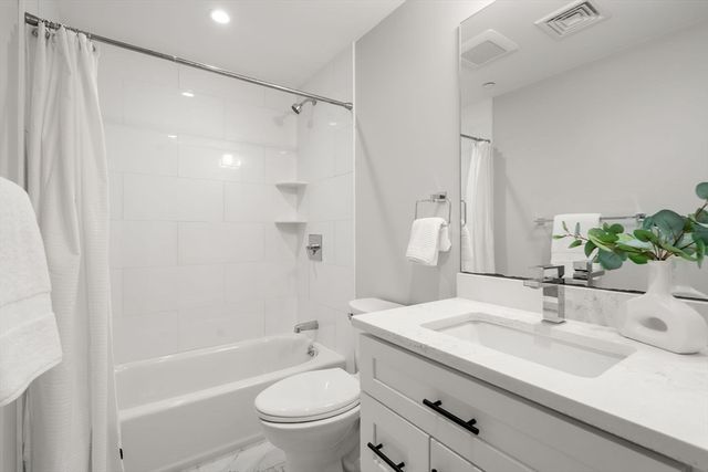 123-125 Centre St TH4, Boston, MA 02124