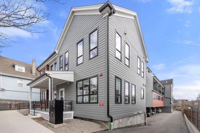 123-125 Centre St TH4, Boston, MA 02124