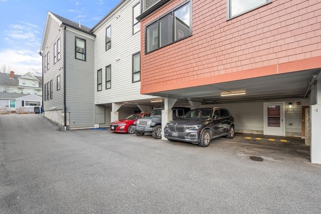 123-125 Centre St TH4, Boston, MA 02124