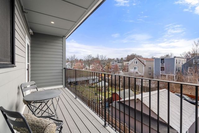 123-125 Centre St TH4, Boston, MA 02124