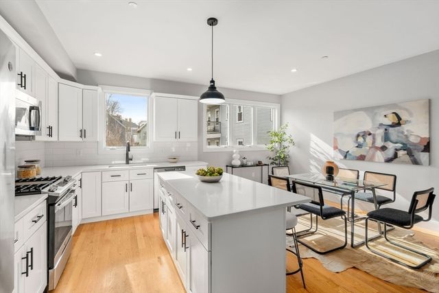 123-125 Centre St TH4, Boston, MA 02124