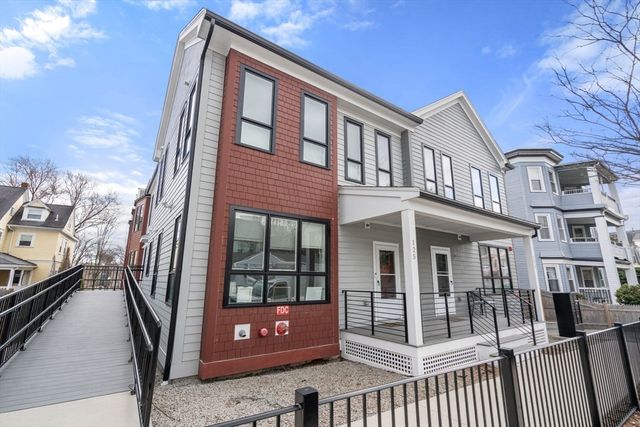 123-125 Centre St TH4, Boston, MA 02124