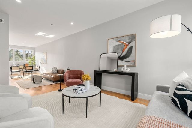 123-125 Centre St TH4, Boston, MA 02124