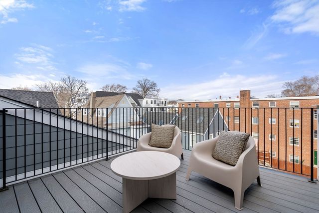 123-125 Centre St TH4, Boston, MA 02124