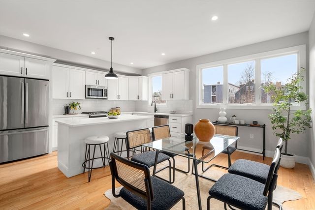 123-125 Centre St TH4, Boston, MA 02124