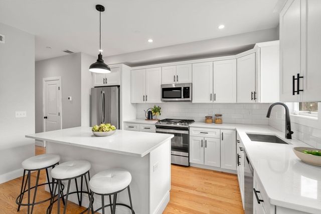 123-125 Centre St TH4, Boston, MA 02124