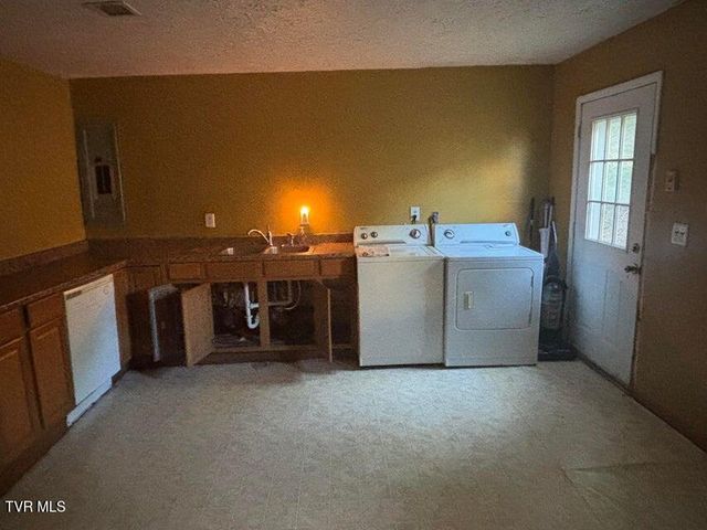 1001 Jarvis Road, Rogersville, TN 37857