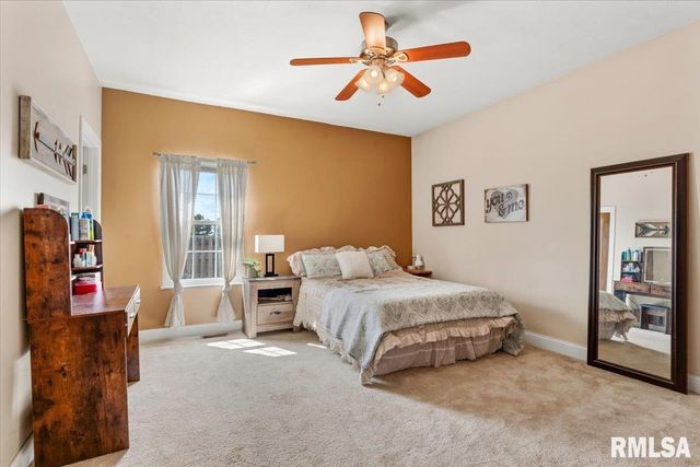 305 CAROLINE Drive, New Berlin, IL 62670