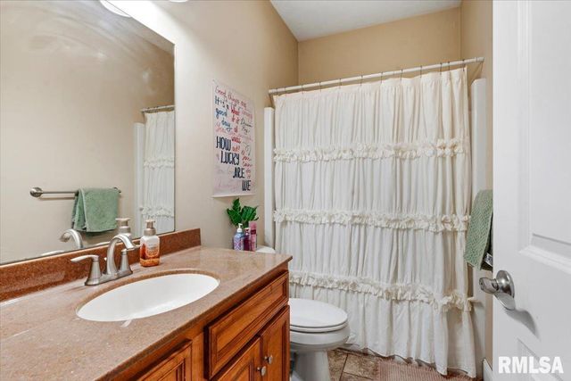 305 CAROLINE Drive, New Berlin, IL 62670