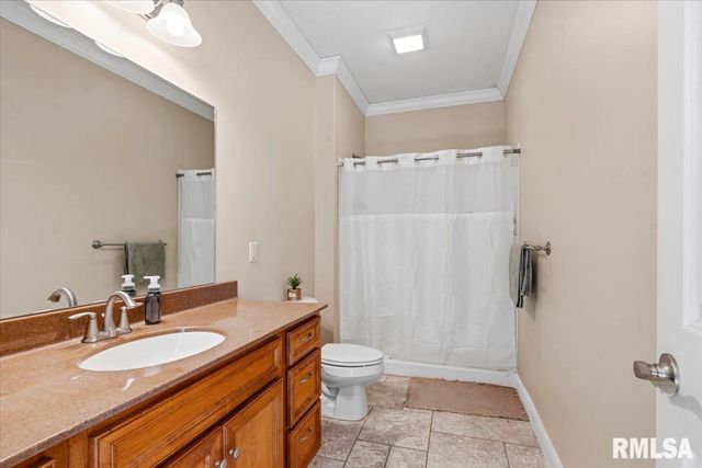 305 CAROLINE Drive, New Berlin, IL 62670