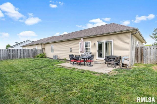 305 CAROLINE Drive, New Berlin, IL 62670