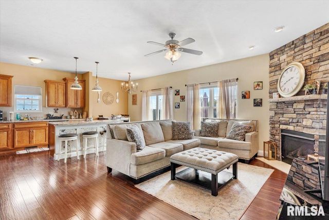 305 CAROLINE Drive, New Berlin, IL 62670