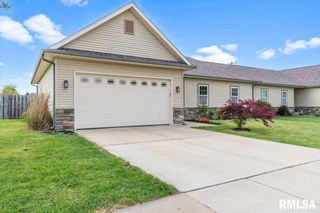 305 CAROLINE Drive, New Berlin, IL 62670