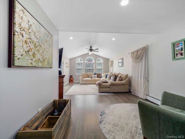 35 Hillside Avenue, Suffern, NY 10901