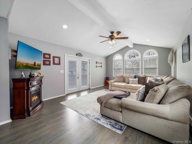 35 Hillside Avenue, Suffern, NY 10901