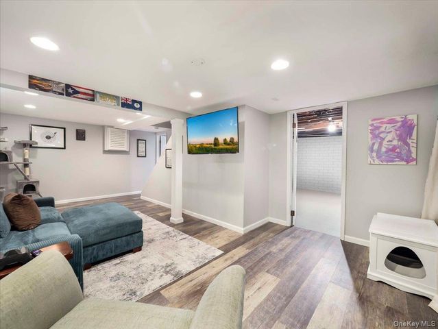 35 Hillside Avenue, Suffern, NY 10901