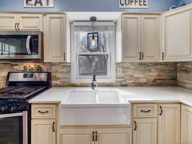 35 Hillside Avenue, Suffern, NY 10901