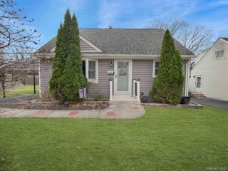 35 Hillside Avenue, Suffern, NY 10901