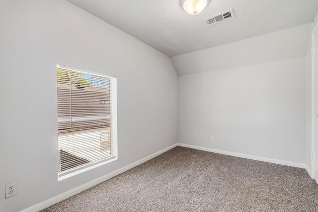 405 S 3rd Street, La Porte, TX 77571