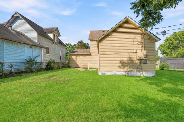 405 S 3rd Street, La Porte, TX 77571