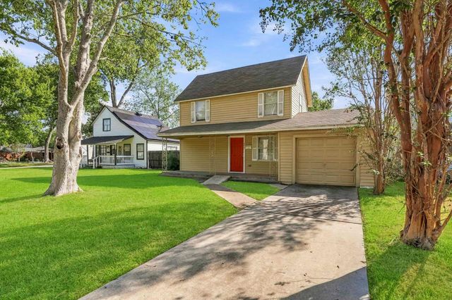 405 S 3rd Street, La Porte, TX 77571