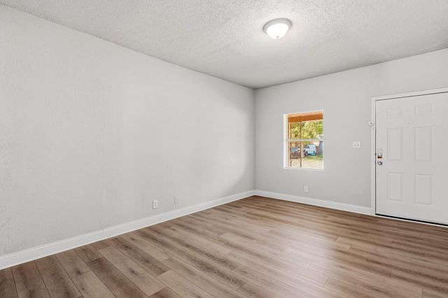 405 S 3rd Street, La Porte, TX 77571