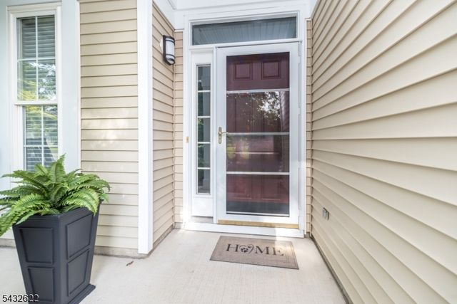 6 Weybourne Ln, White Twp., NJ 07823