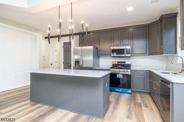 6 Weybourne Ln, White Twp., NJ 07823