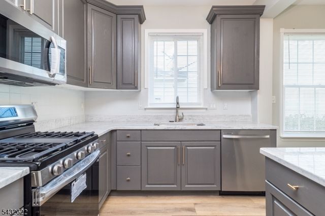 6 Weybourne Ln, White Twp., NJ 07823