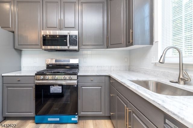 6 Weybourne Ln, White Twp., NJ 07823