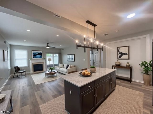 6 Weybourne Ln, White Twp., NJ 07823