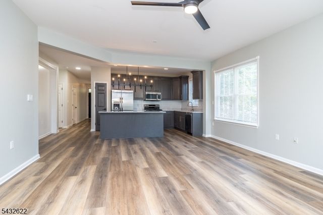 6 Weybourne Ln, White Twp., NJ 07823