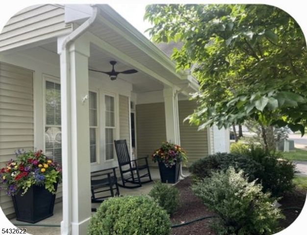 6 Weybourne Ln, White Twp., NJ 07823