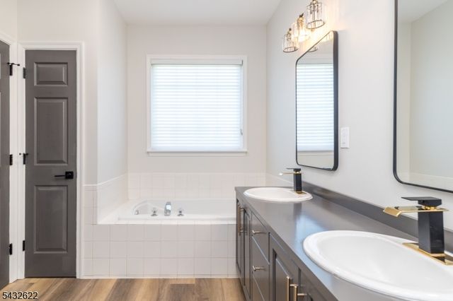 6 Weybourne Ln, White Twp., NJ 07823