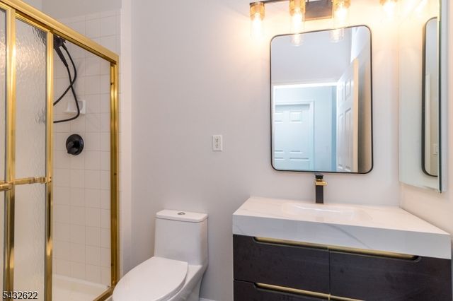 6 Weybourne Ln, White Twp., NJ 07823